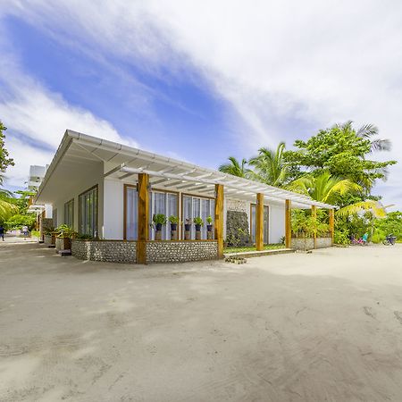 Aadan Beach House Hotel Dhigurah  Exterior photo