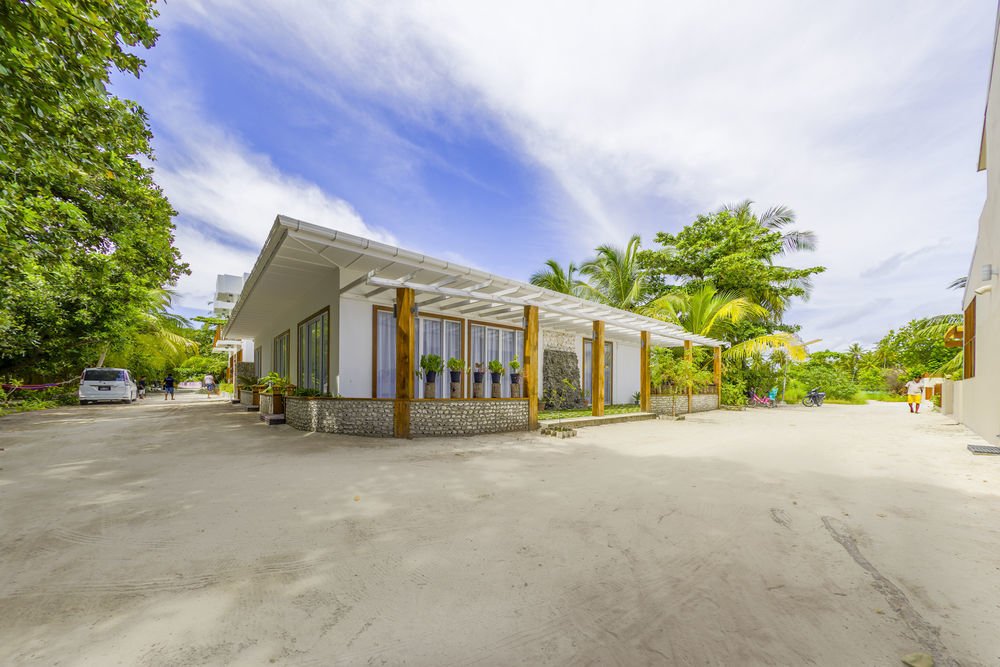 Aadan Beach House Hotel Dhigurah  Exterior photo