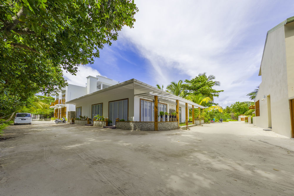 Aadan Beach House Hotel Dhigurah  Exterior photo